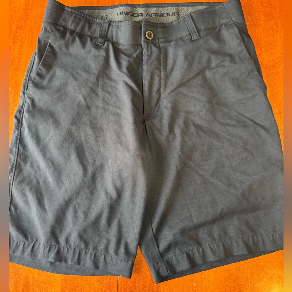 Under Armour Men's Black Flat-Front Performance Shorts size 34